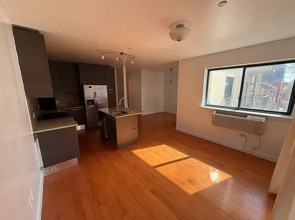 536 Kappock St APT 3W, Bronx, NY 10463