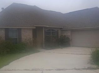 211 Secretariat Dr, Madisonville, LA 70447