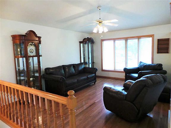 3rd image of 5825 Lorraine Ave