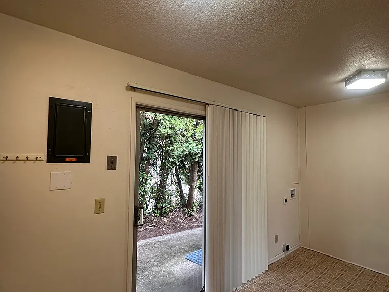 4642 SW Vermont St — Photo 14
