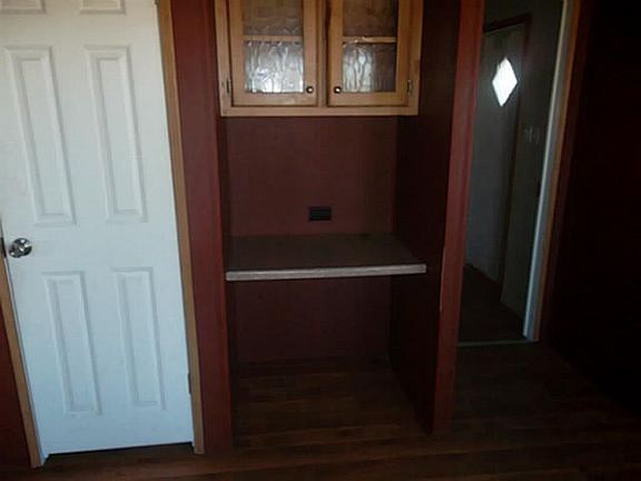 4th image of 8090 Kelton Dr