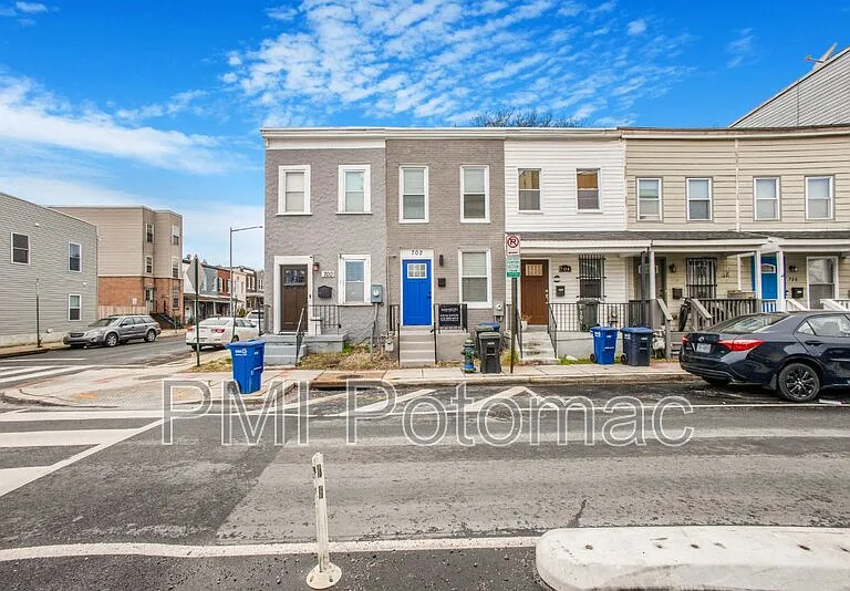 702 19th St NE — Photo 1