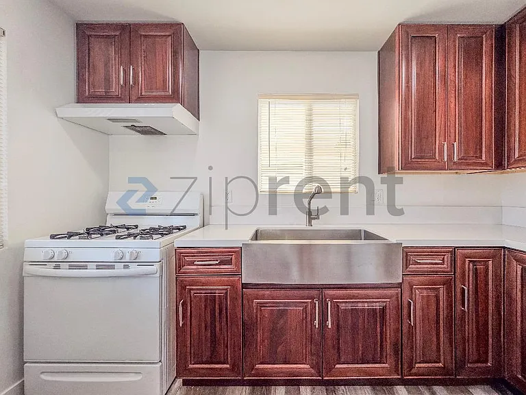 145 E 97th St — Photo 13