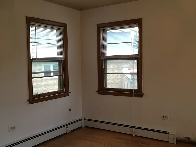 Den/bedroom 4