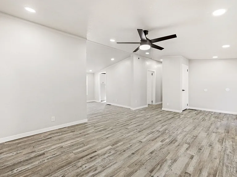 2101 W Park Valley Rd — Photo 3