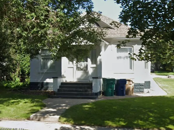 406 3rd St NE, Watertown, SD 57201