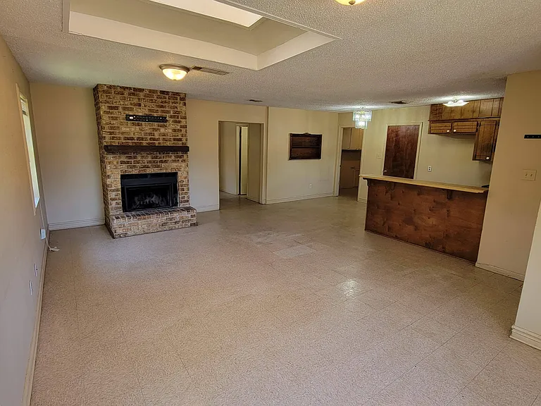 3136 Seminole Dr — Photo 2