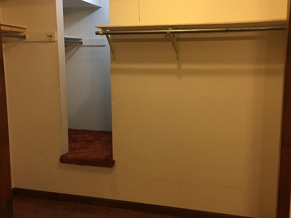 Master Bd closet