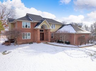 290 Lake Pines Dr, Brighton, MI 48114