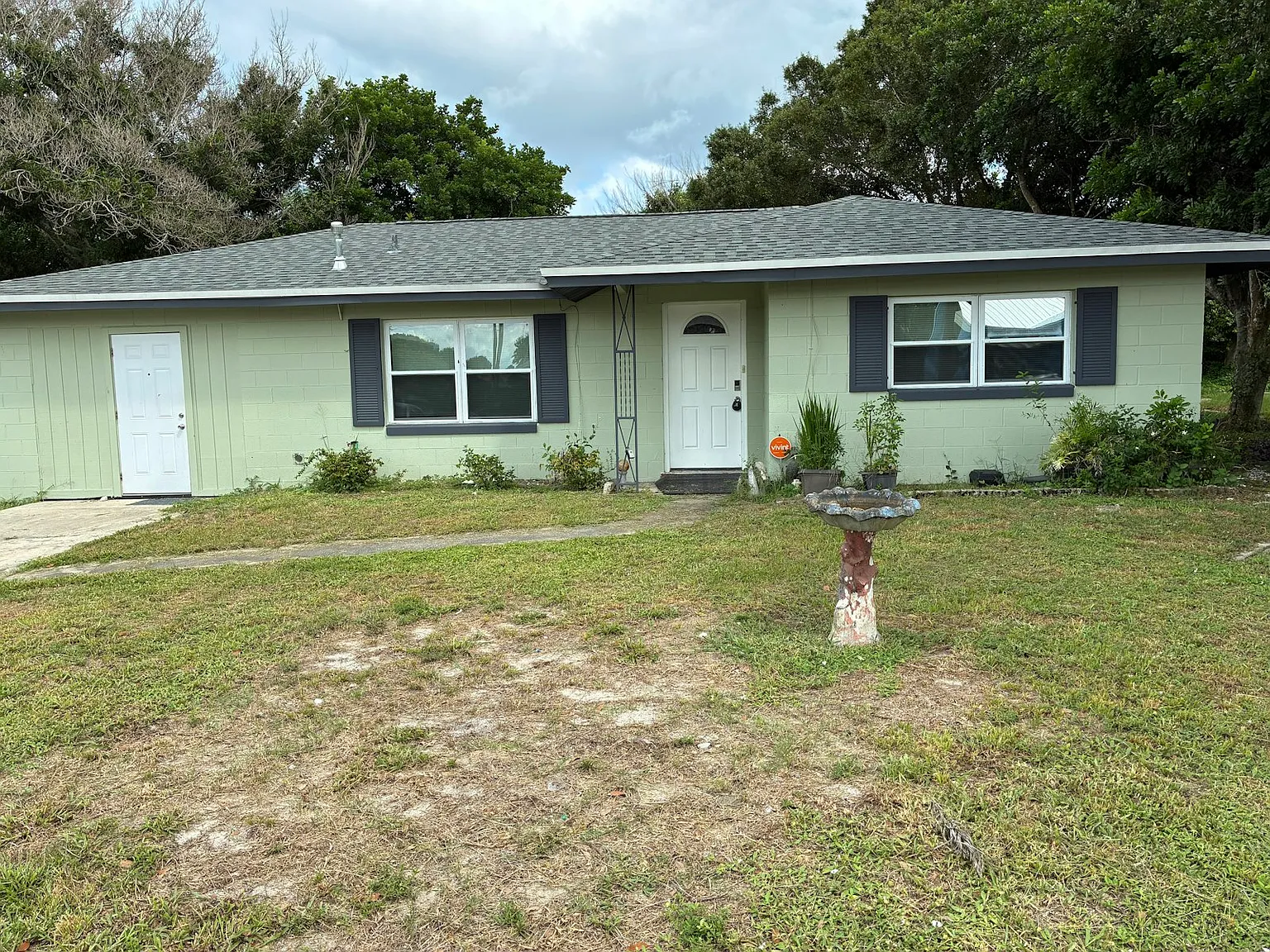 202 Essex Dr — Photo 1