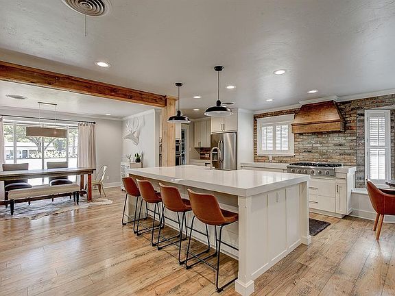 3rd image of 4906 White Oak Ln