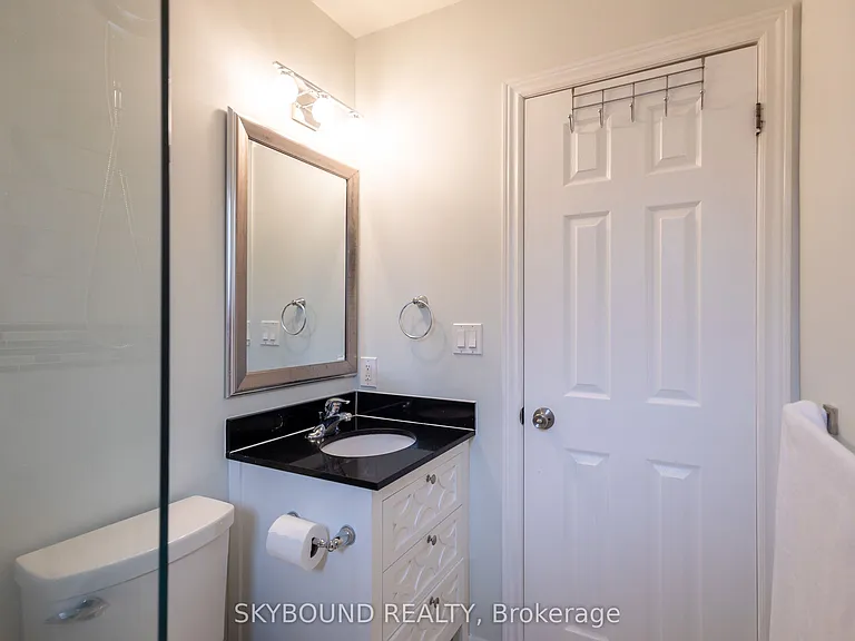 1343 Islington Ave — Photo 10