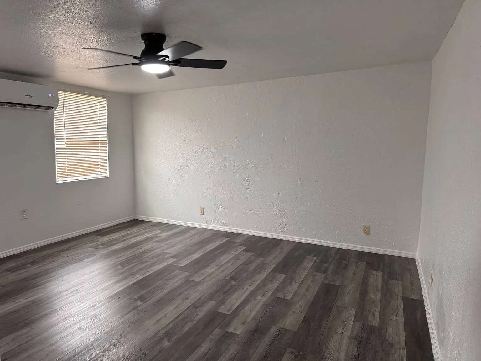 1 bed, 1.0 bath, $1,400 — Photo 2