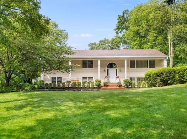 102 Cypress Drive, Woodbury, NY 11797