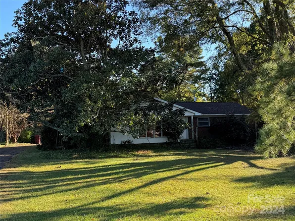 228 E Gold St, New London, NC 28127