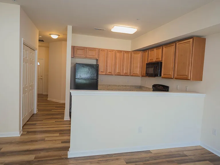 403 Parkview Ct — Photo 22