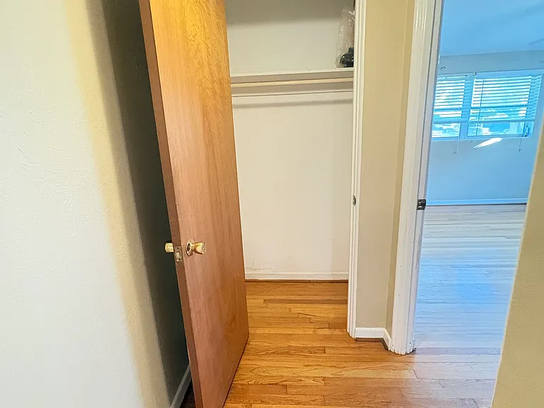 3243 N Orange Ave — Photo 11