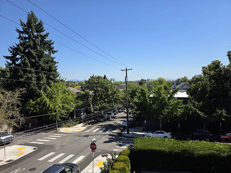 Nob Hill Apartments — Photo 19
