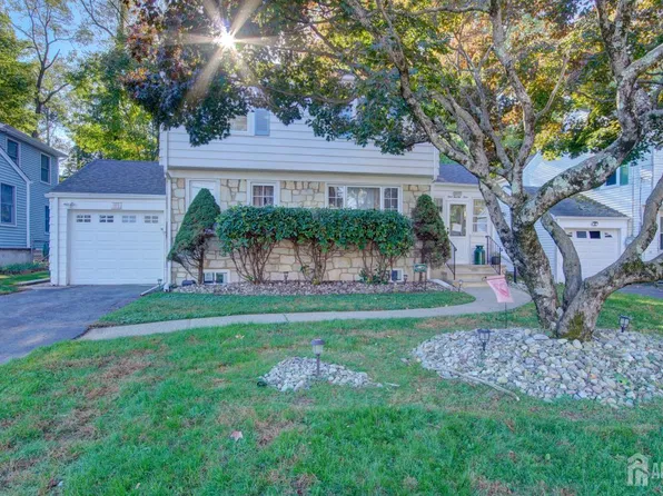 121 Palmer Ln, Ewing, NJ 08618