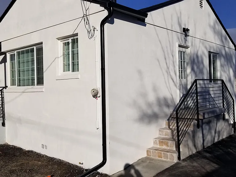 6527 S Jefferson St — Photo 2