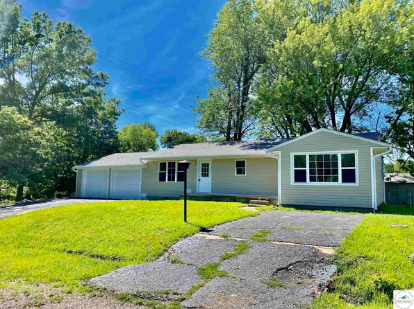 1002 S Windsor St, Windsor, MO 65360