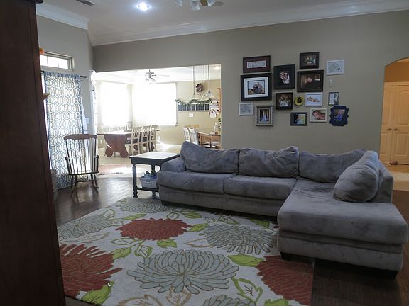 4th image of 9050 Bridle Trails Dr