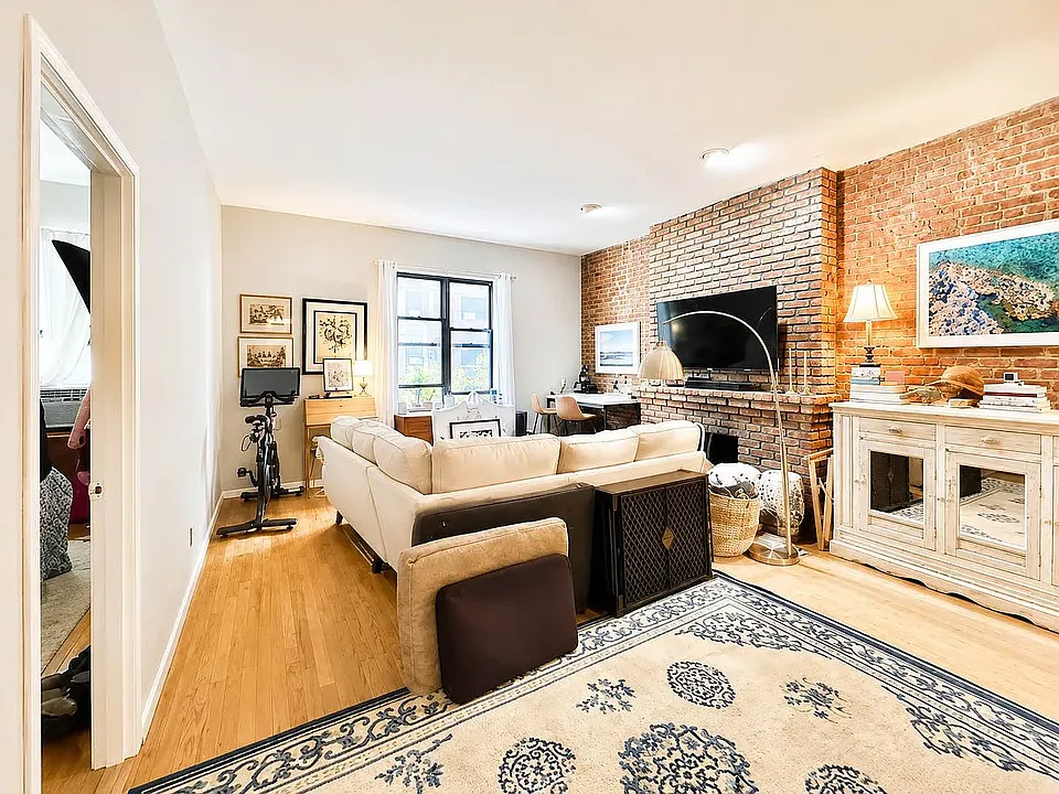 315 W 74th St #3A