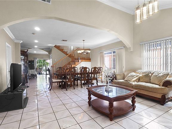 4th image of 3148 Magnolia Ave
