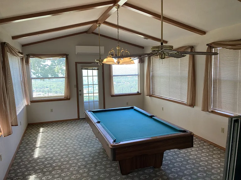 927 Skyline Dr — Photo 32