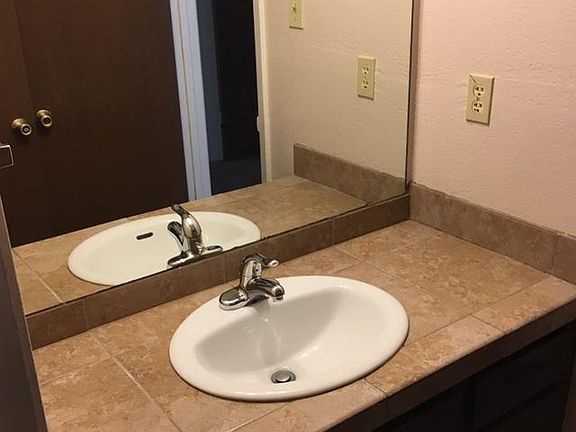 4th image of 9505 Nightjar Dr #B