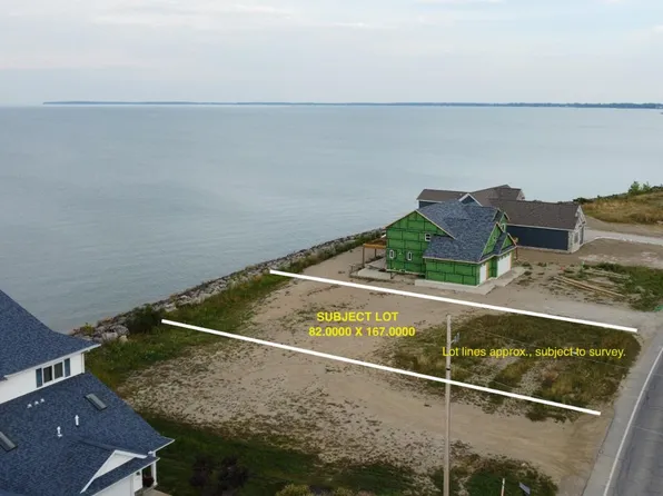 1115 W Lakeshore Dr, Port Clinton, OH 43452