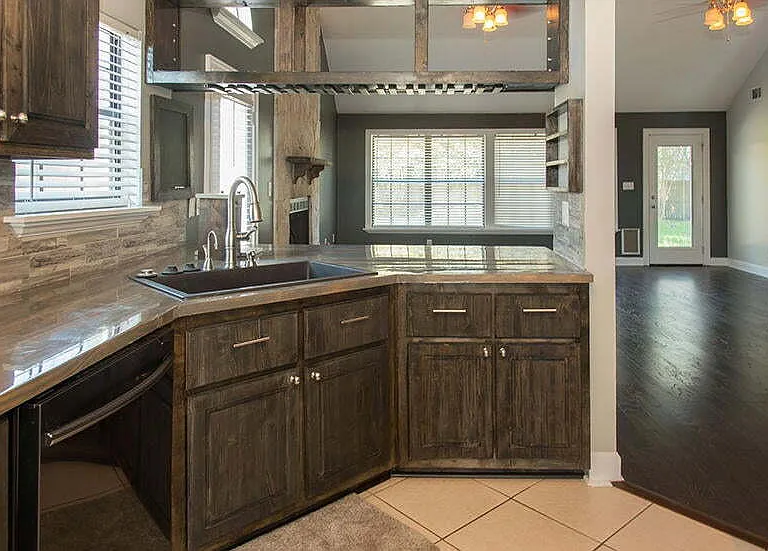 1066 Windmill Dr — Photo 9