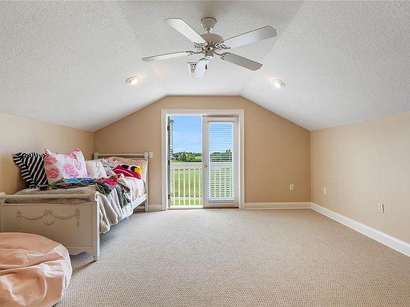 5th image of 975 Osprey Landing Dr