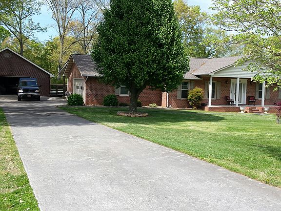 2nd image of 2825 Shady Ln