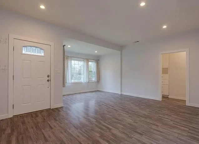 3 bed, 1452 sqft, $4,900 — Photo 3