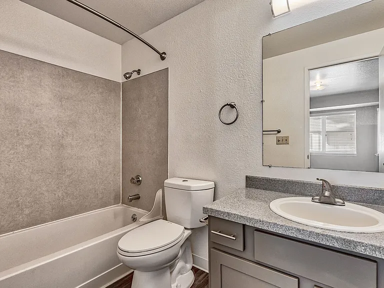 Evergreen Apartments — Photo 17