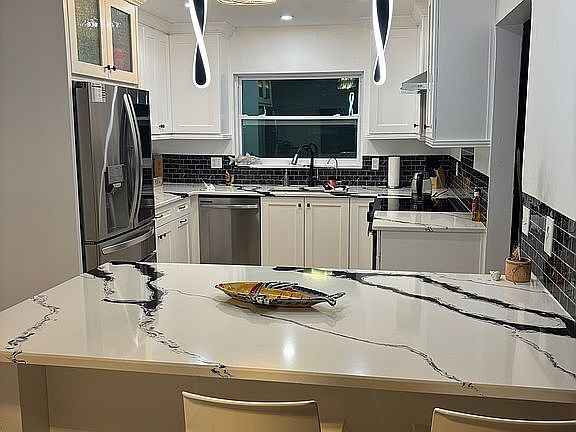 3rd image of 19 N Pine Cir