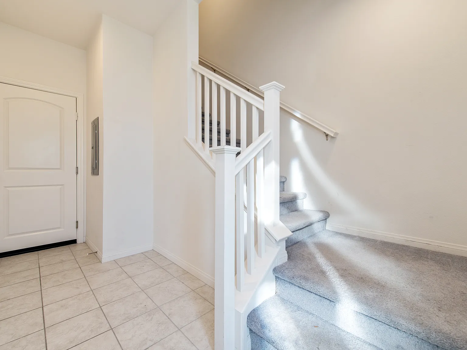 3 bed, 2.5 bath, 1542 sqft, $3,200 — Photo 3