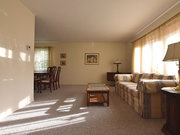 5th image of 75 Fern Ave