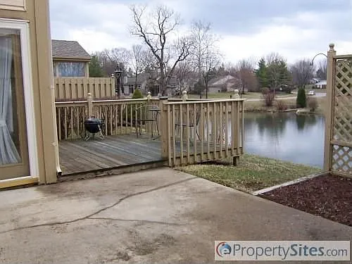 514 E Moss Creek Dr photo 1