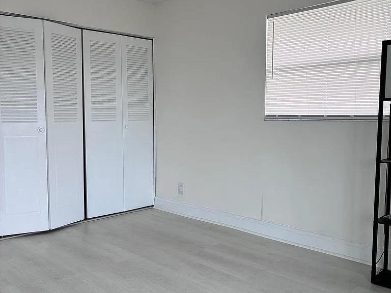 276 Brittany Ave #F — Photo 8