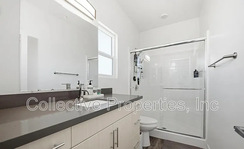 3 bed, 3.0 bath, 1478 sqft, $3,200 — Photo 4