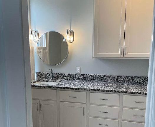 5th image of 112 Albany St