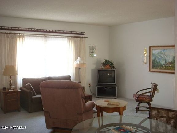 3rd image of 633 W Paseo Del Prado