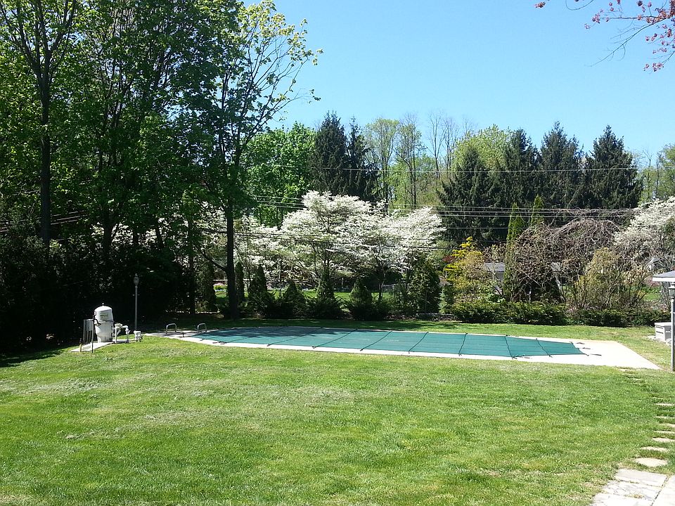 2nd image of 12 Carol Ln