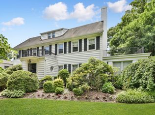 44 North Dr, Great Neck, NY 11021