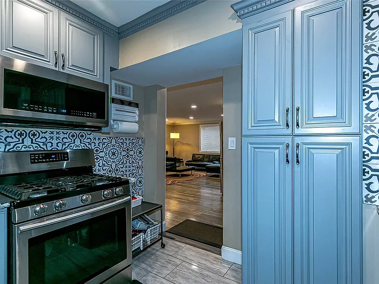 81 Maple Ave — Photo 4