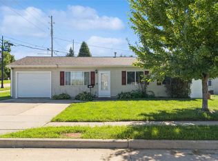 1085 Fairview Dr, Marion, IA 52302
