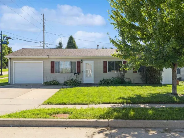 1085 Fairview Dr, Marion, IA 52302