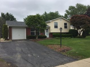 1065 Kingwood Ln, Lake Zurich, IL 60047